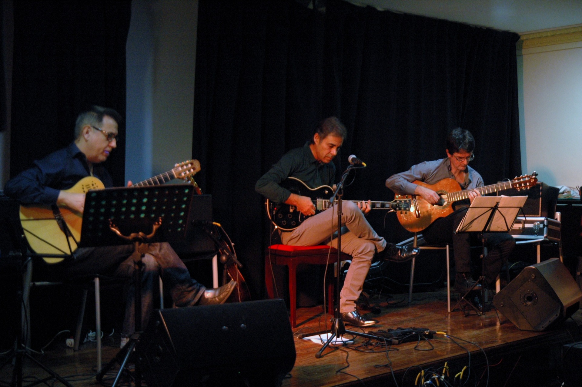 GUITARRA TRIO